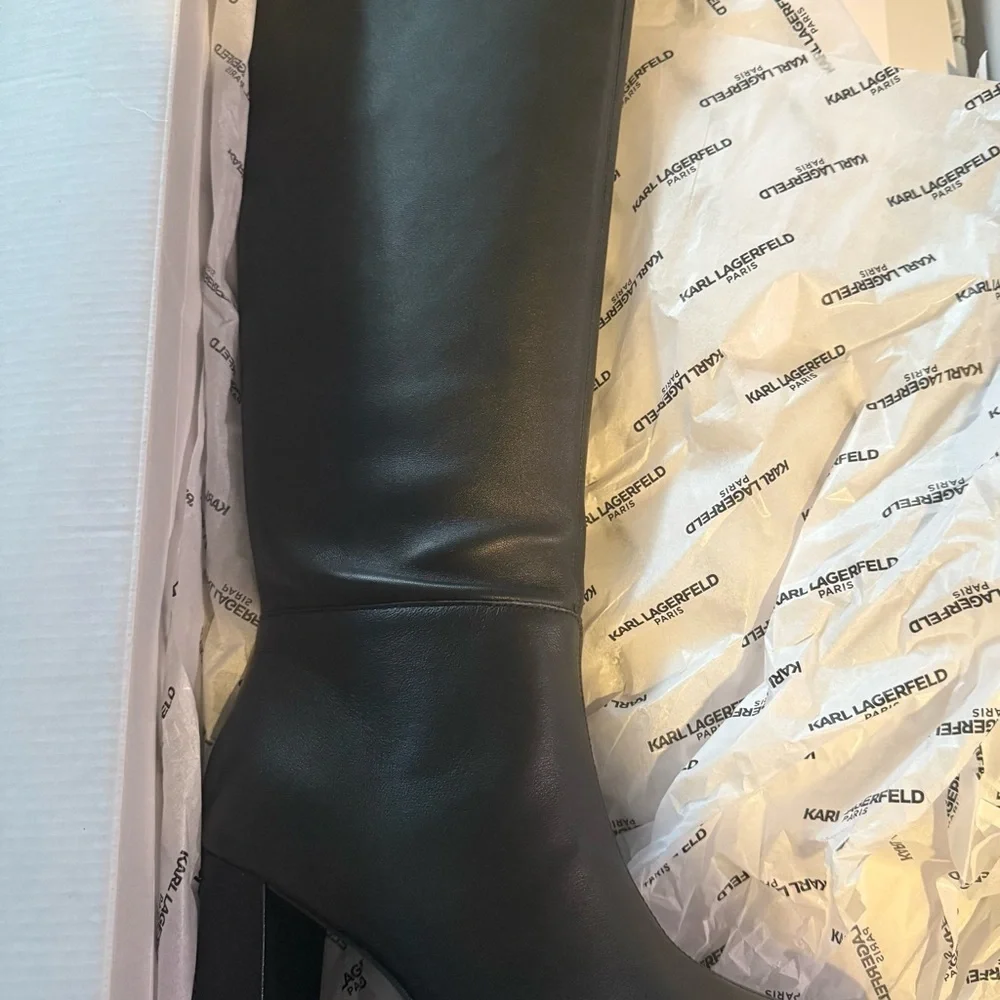 New KARL LAGERFELD PARIS Women's Vani Almond toe Heeled Boots 8